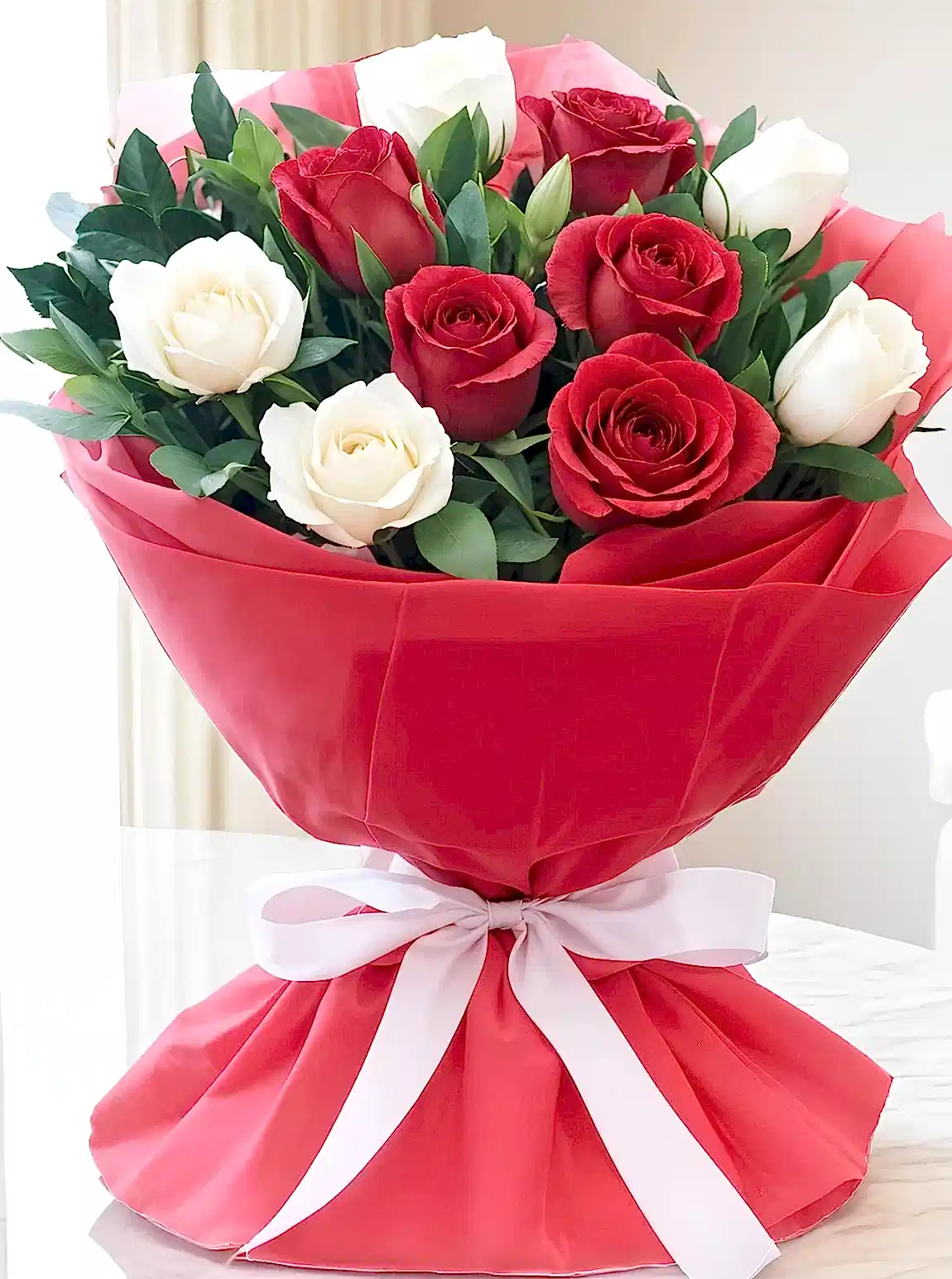 10 Tane Kırmızı Beyaz Gül Buketi
