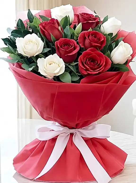 10 Tane Kırmızı Beyaz Gül Buketi