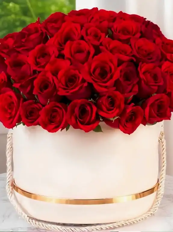 Beyaz Kutuda 101 Adet Kırmızı Güller